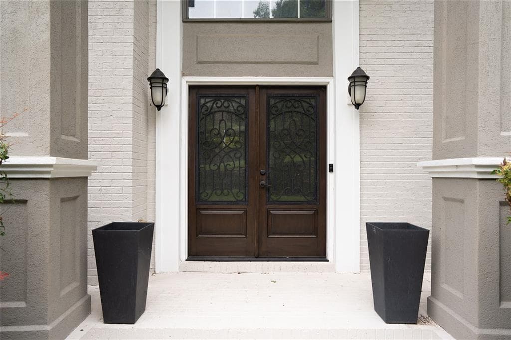 6 bedroom, 6 bathroom, 5,675 sq ft single family residence under contract at 715 Fawn Ridge Court, Roswell, GA 30075 — photo 2