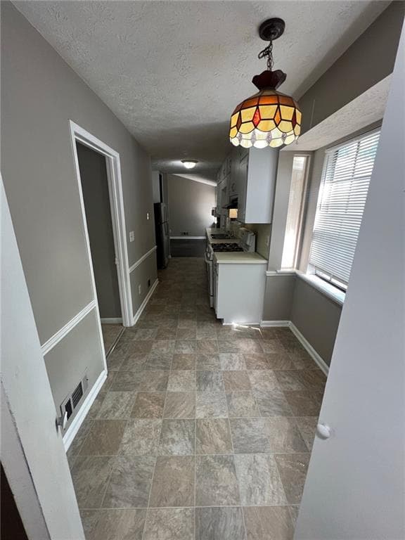 other under contract at 2574 Holly Berry Trail, Snellville, GA 30039 — photo 3