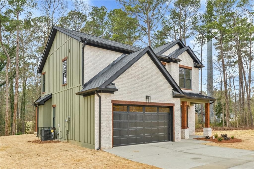 4 bedroom, 3 bathroom, 2,225 sq ft single family residence under contract at 3367 Dodson Drive, East Point, GA 30344 — photo 2