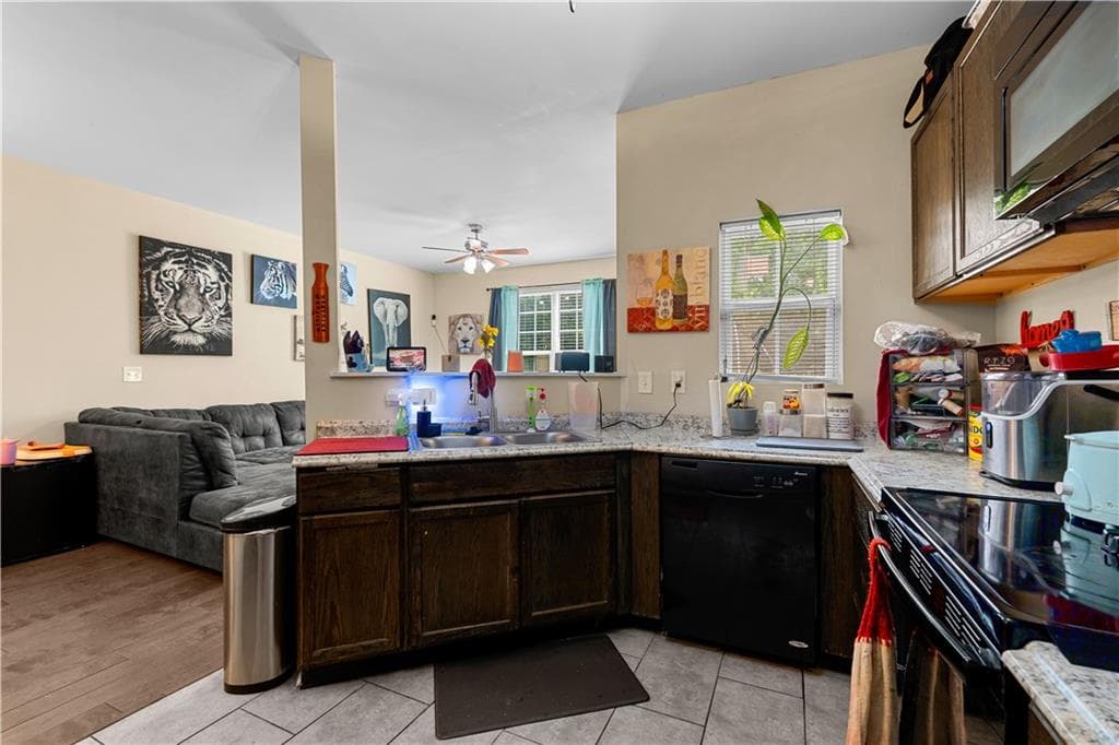 3 bedroom, 3 bathroom, 1,612 sq ft townhouse under contract at 2312 COACH Way, Jonesboro, GA 30236 — photo 6