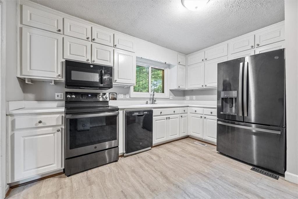 3 bedroom, 2 bathroom, 1,597 sq ft single family residence for rent at 5110 Thistle Road, Smyrna, GA 30082 for $2,400 a month — photo 3
