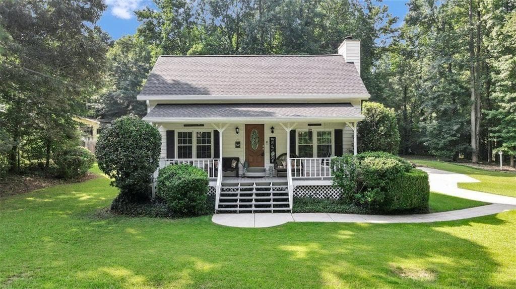 3 bedroom, 2 bathroom, 1,976 sq ft single family residence under contract at 118 O' Hara Drive, Woodstock, GA 30188