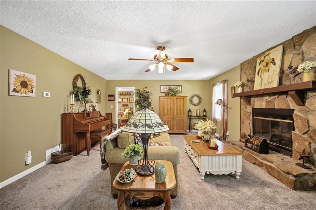 3 bedroom, 2 bathroom, 1,976 sq ft single family residence under contract at 118 O' Hara Drive, Woodstock, GA 30188 — photo 6