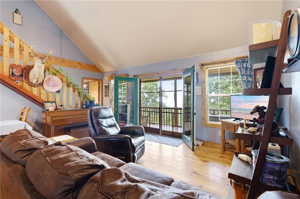 2 bedroom, 1 bathroom, 1,050 sq ft single family residence for sale at 539 Dowel Circle, Ellijay, GA 30540 — photo 2