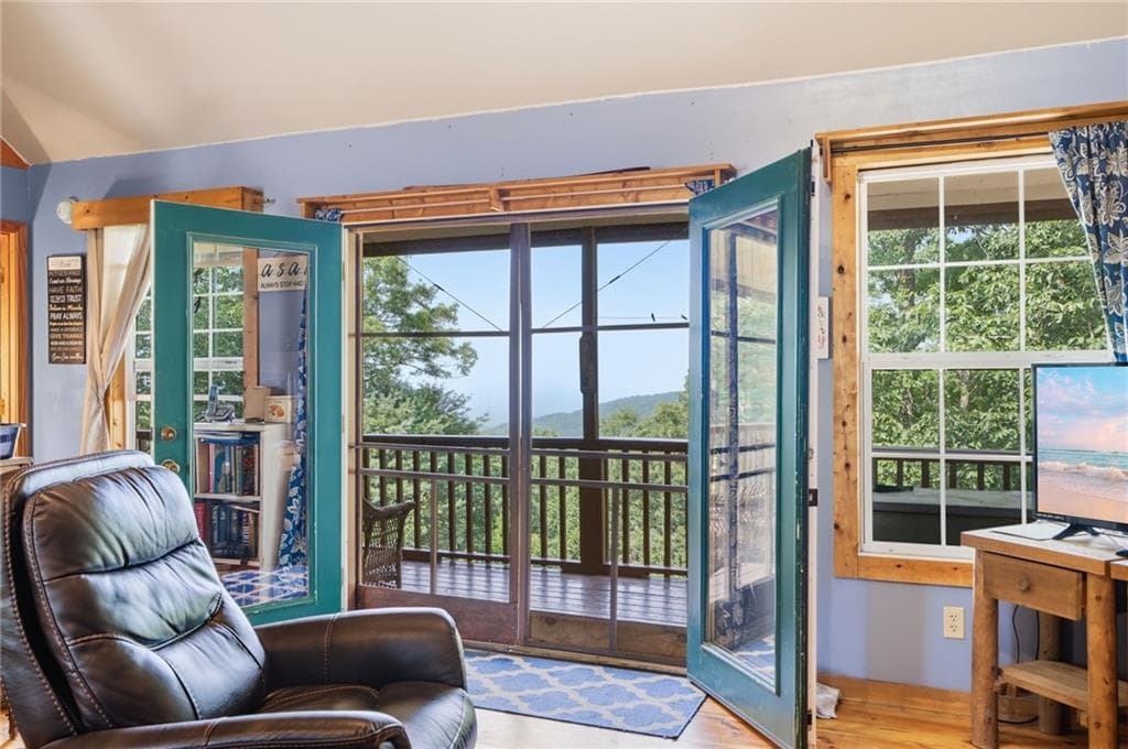 2 bedroom, 1 bathroom, 1,050 sq ft single family residence for sale at 539 Dowel Circle, Ellijay, GA 30540 — photo 4
