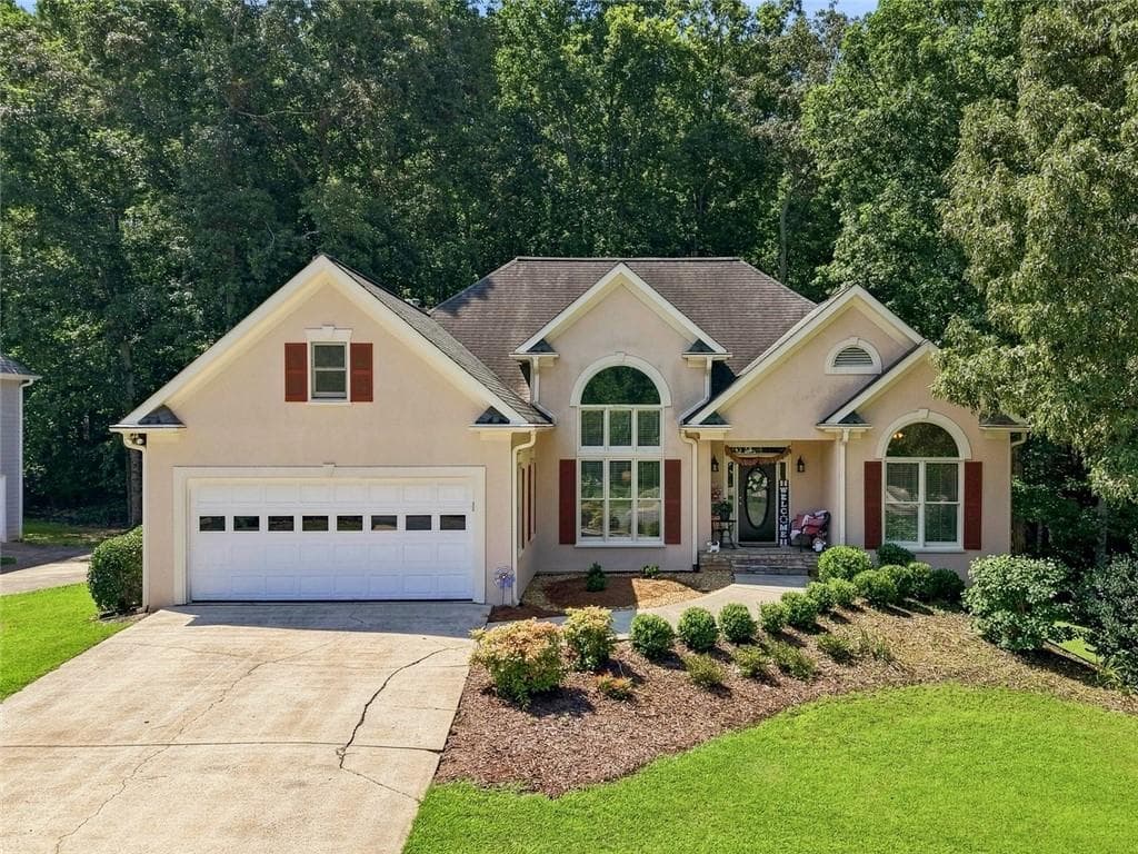 4 bedroom, 3 bathroom, 3,048 sq ft single family residence under contract at 110 Copper Ridge Drive, Woodstock, GA 30188