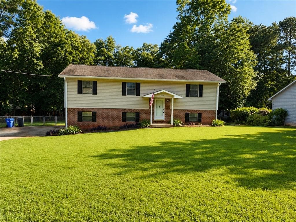 4 bedroom, 3 bathroom, 2,324 sq ft single family residence sold at 209 Ridge Run, Stockbridge, GA 30281