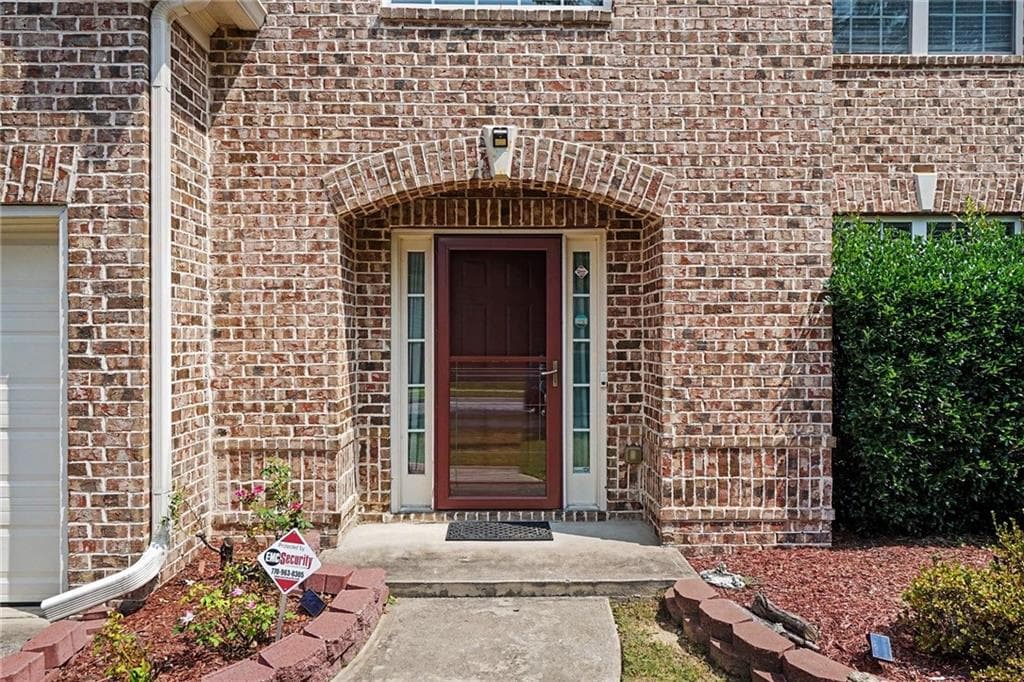 4 bedroom, 3 bathroom, 2,201 sq ft single family residence for sale at 542 Simonton Ridge, Lawrenceville, GA 30045 — photo 2