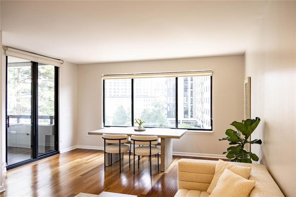 1 bedroom, 1 bathroom, 750 sq ft condominium for sale at 3481 Lakeside Drive 804, Atlanta, GA 30326 — photo 2