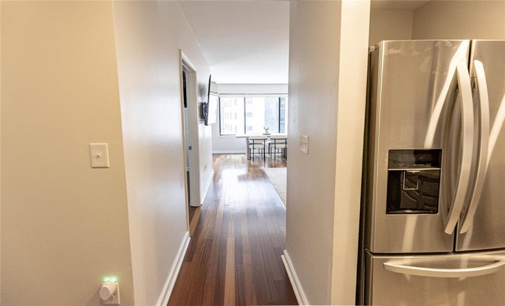 1 bedroom, 1 bathroom, 750 sq ft condominium for sale at 3481 Lakeside Drive 804, Atlanta, GA 30326 — photo 3