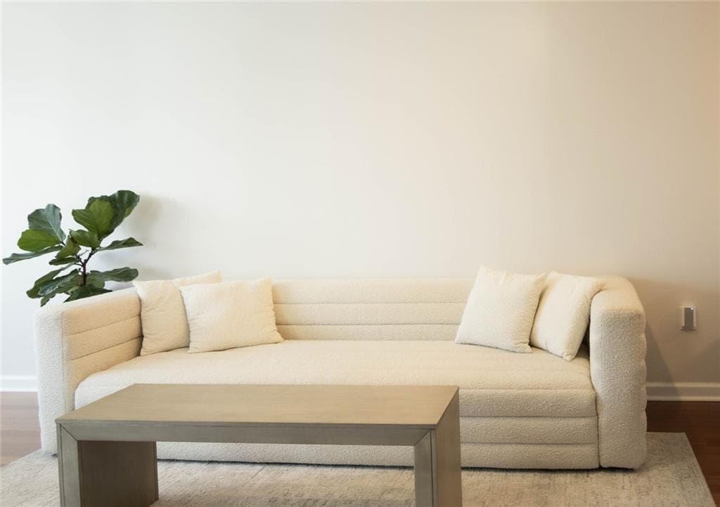 1 bedroom, 1 bathroom, 750 sq ft condominium for sale at 3481 Lakeside Drive 804, Atlanta, GA 30326 — photo 6