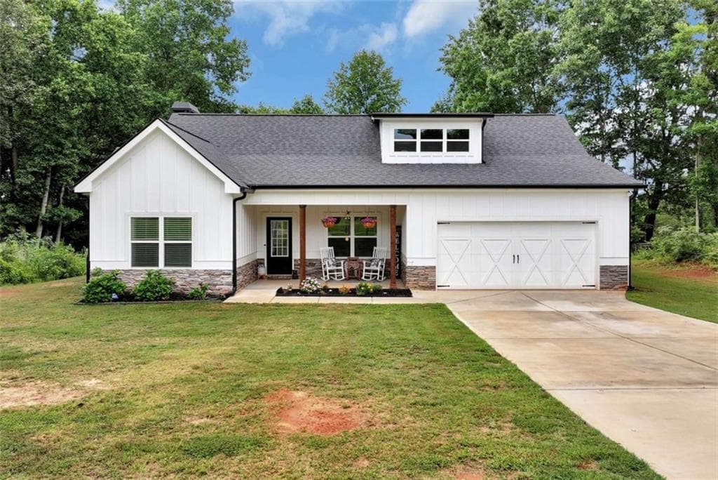 3 bedroom, 2 bathroom, 1,633 sq ft single family residence under contract at 515 Forest Lake Road, Pendergrass, GA 30567