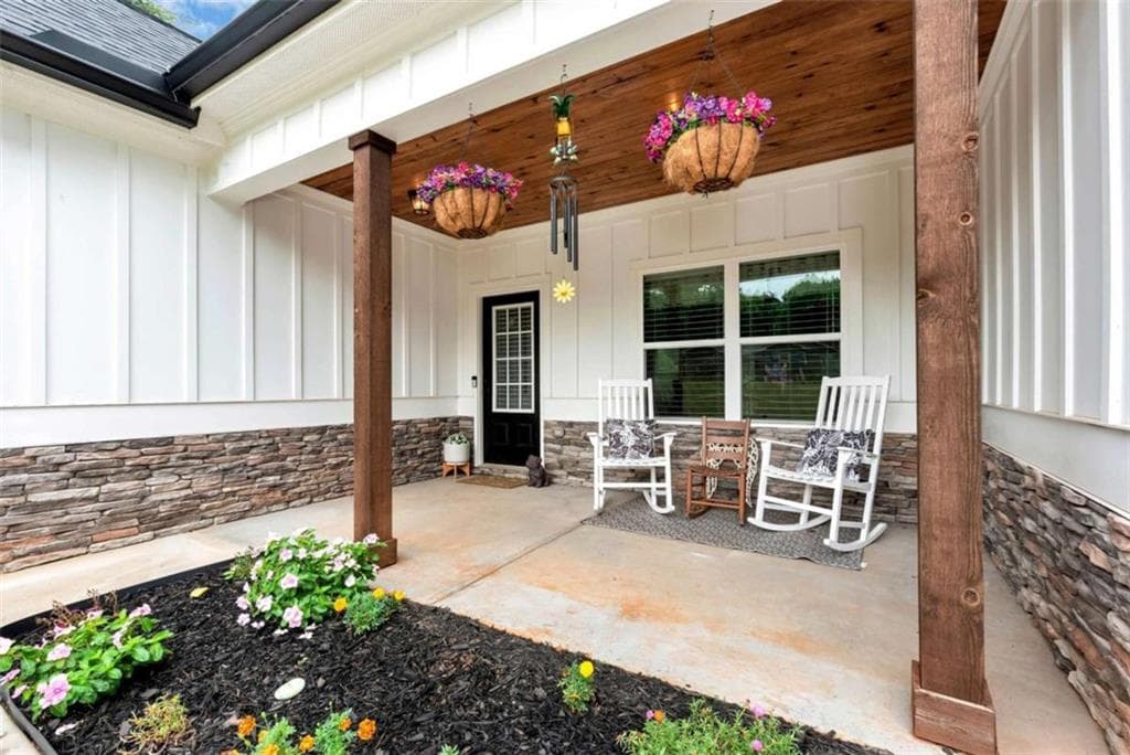 3 bedroom, 2 bathroom, 1,633 sq ft single family residence under contract at 515 Forest Lake Road, Pendergrass, GA 30567 — photo 2