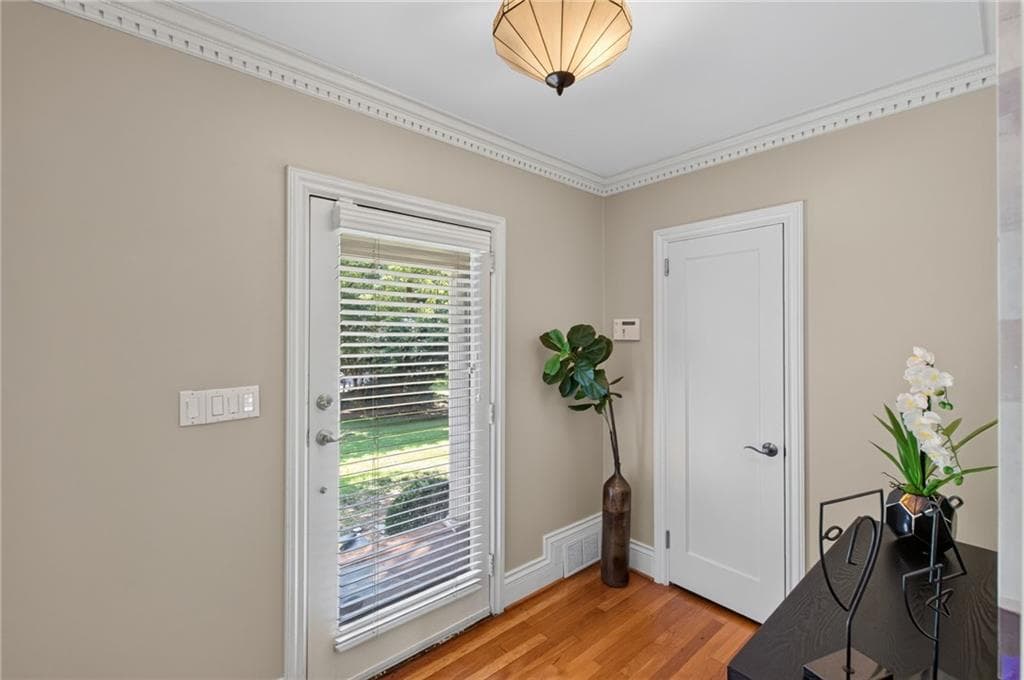 4 bedroom, 4 bathroom, 4,000 sq ft single family residence for sale at 1040 Lindridge Drive, Atlanta, GA 30324 — photo 3