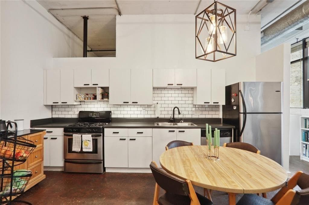 1 bedroom, 1 bathroom, 1,057 sq ft condominium for sale at 426 Marietta Street 309, Atlanta, GA 30313 — photo 3