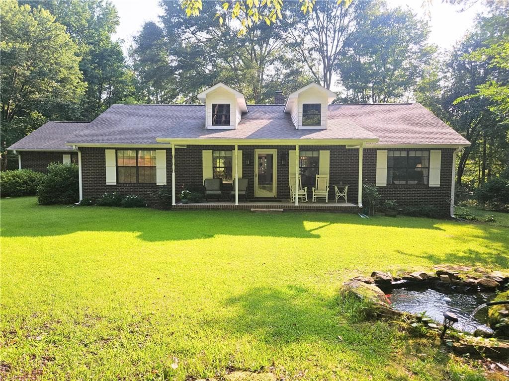 3 bedroom, 2 bathroom, 1,674 sq ft single family residence for sale at 816 Bruce Jackson Road, Newnan, GA 30263