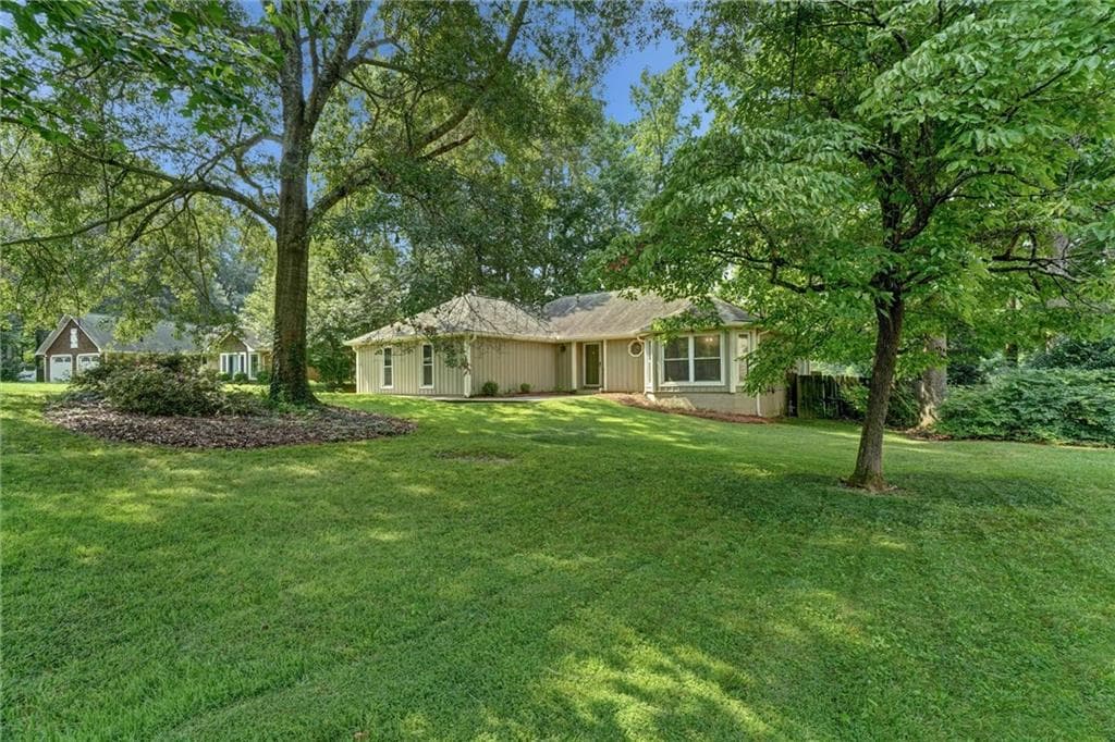 3 bedroom, 2 bathroom, 1,987 sq ft single family residence for sale at 3115 Country Lake Drive, Powder Springs, GA 30127 — photo 2