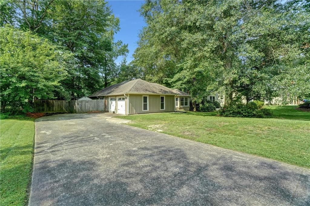 3 bedroom, 2 bathroom, 1,987 sq ft single family residence for sale at 3115 Country Lake Drive, Powder Springs, GA 30127 — photo 3
