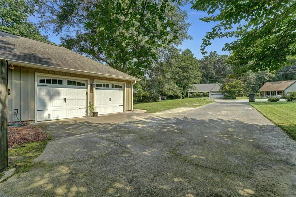 3 bedroom, 2 bathroom, 1,987 sq ft single family residence for sale at 3115 Country Lake Drive, Powder Springs, GA 30127 — photo 4