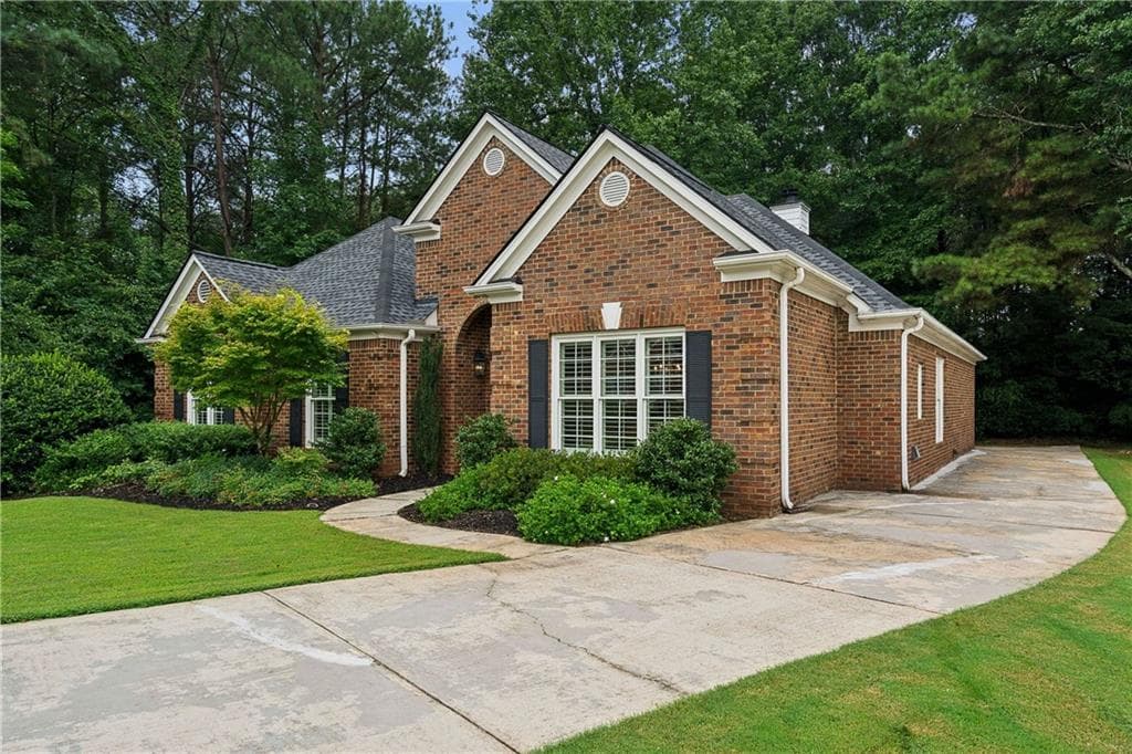 3 bedroom, 2 bathroom, 1,996 sq ft single family residence for sale at 550 Arbor North Way, Alpharetta, GA 30004 — photo 6