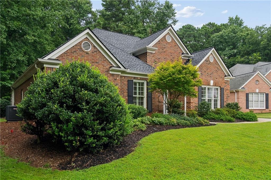3 bedroom, 2 bathroom, 1,996 sq ft single family residence for sale at 550 Arbor North Way, Alpharetta, GA 30004 — photo 8