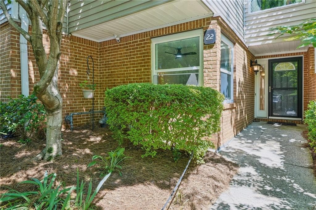 3 bedroom, 2 bathroom, 2,000 sq ft condominium for sale at 22 DUNWOODY SPRINGS Drive, Atlanta, GA 30328 — photo 3