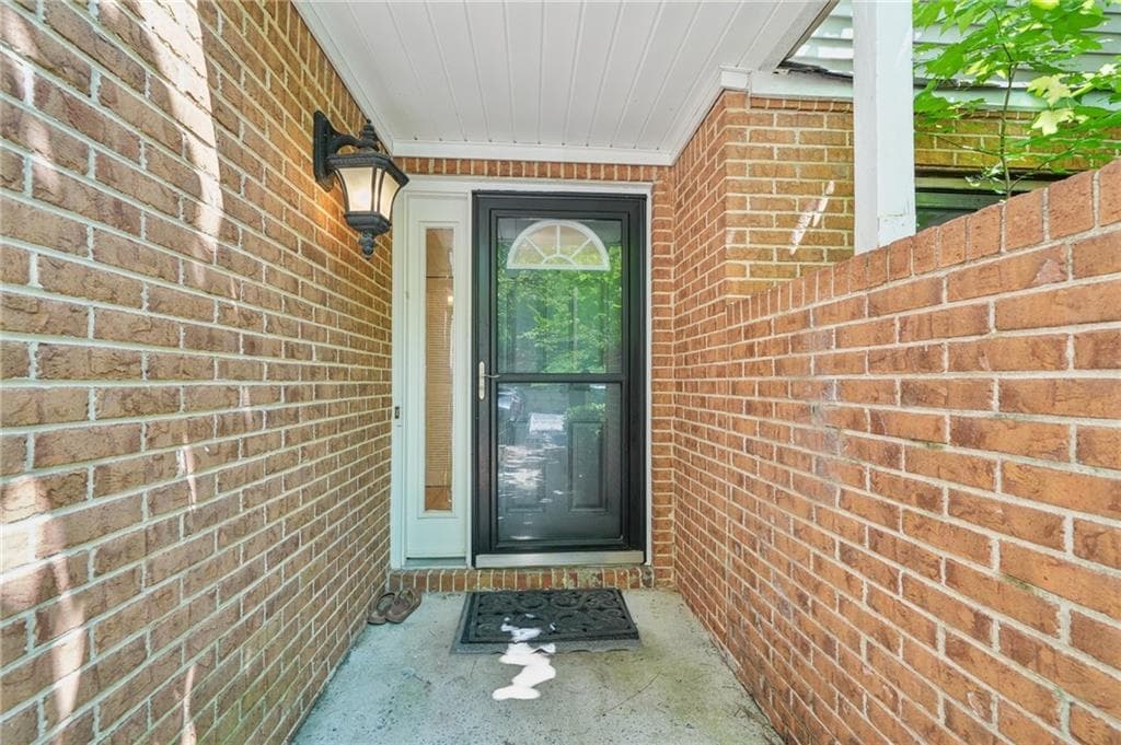 3 bedroom, 2 bathroom, 2,000 sq ft condominium for sale at 22 DUNWOODY SPRINGS Drive, Atlanta, GA 30328 — photo 5