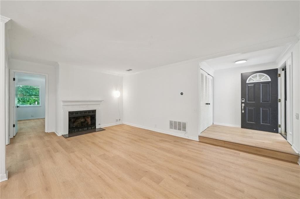 3 bedroom, 2 bathroom, 2,000 sq ft condominium for sale at 22 DUNWOODY SPRINGS Drive, Atlanta, GA 30328 — photo 7