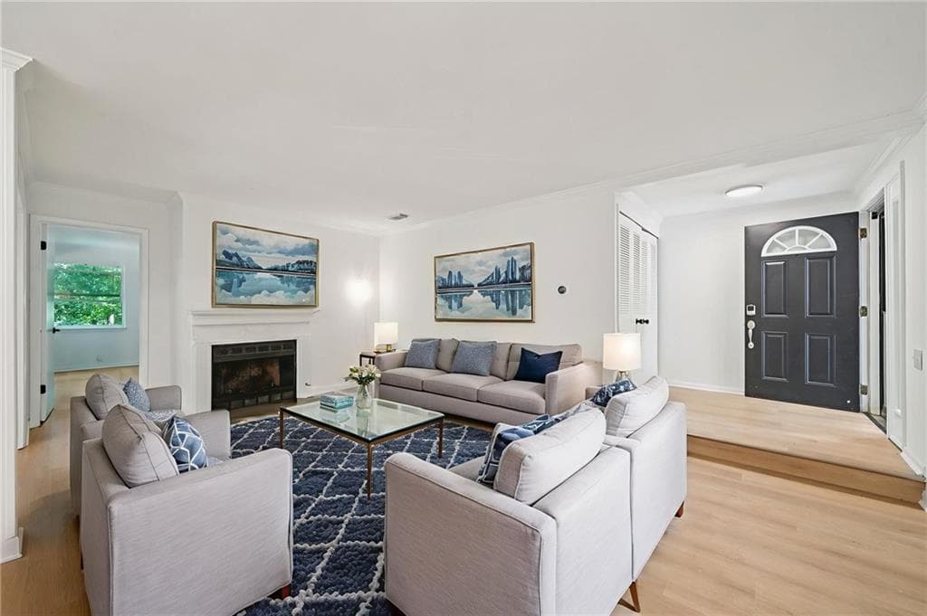 3 bedroom, 2 bathroom, 2,000 sq ft condominium for sale at 22 DUNWOODY SPRINGS Drive, Atlanta, GA 30328 — photo 8
