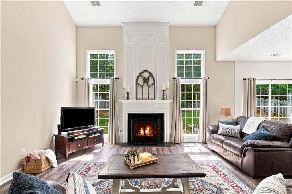 3 bedroom, 3 bathroom, 1,974 sq ft single family residence under contract at 578 Ashland Parkway, Woodstock, GA 30189 — photo 2