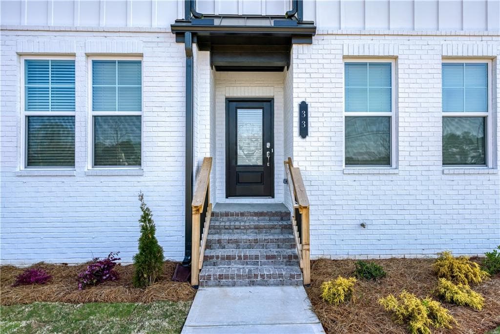 3 bedroom, 4 bathroom, 2,178 sq ft townhouse under contract at 33 Constitution Avenue, Pendergrass, GA 30567 — photo 2