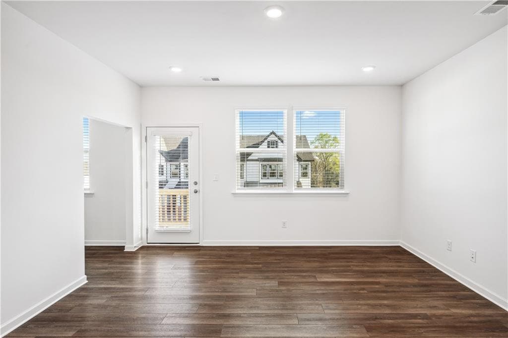 3 bedroom, 4 bathroom, 2,178 sq ft townhouse under contract at 33 Constitution Avenue, Pendergrass, GA 30567 — photo 4