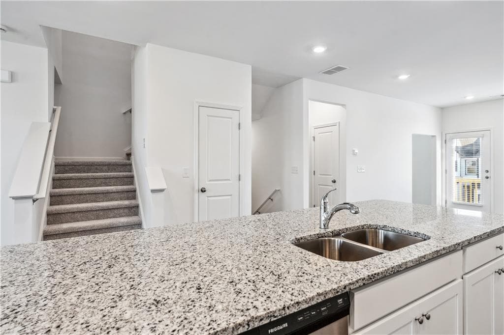 3 bedroom, 4 bathroom, 2,178 sq ft townhouse under contract at 33 Constitution Avenue, Pendergrass, GA 30567 — photo 5