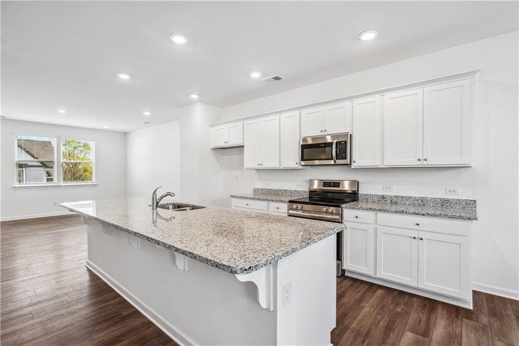 3 bedroom, 4 bathroom, 2,178 sq ft townhouse under contract at 33 Constitution Avenue, Pendergrass, GA 30567 — photo 6