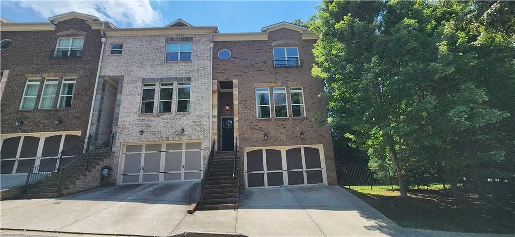 4 bedroom, 4 bathroom, 2,791 sq ft townhouse under contract at 492 Pearl Cove Court, Sandy Springs, GA 30350 — photo 2