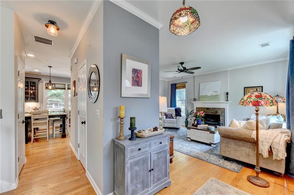 4 bedroom, 3 bathroom, 1,982 sq ft single family residence under contract at 2050 Winthrope Commons, Alpharetta, GA 30009 — photo 5