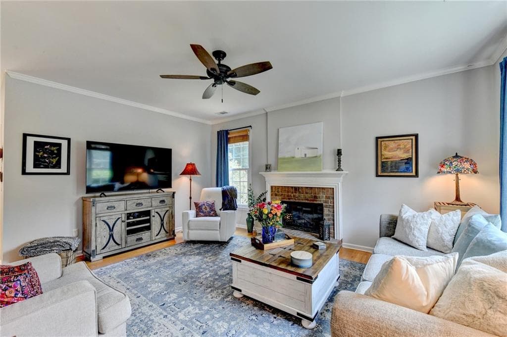 4 bedroom, 3 bathroom, 1,982 sq ft single family residence under contract at 2050 Winthrope Commons, Alpharetta, GA 30009 — photo 7