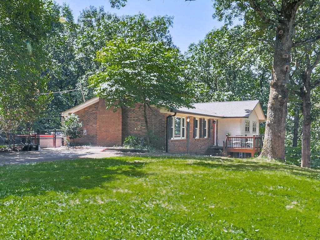 4 bedroom, 3 bathroom, 2,052 sq ft single family residence for sale at 132 Little Brook Drive, Woodstock, GA 30188 — photo 2
