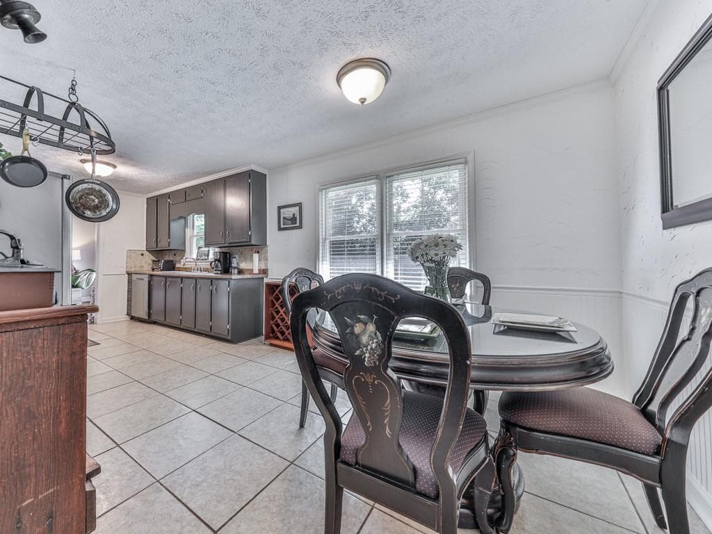 4 bedroom, 3 bathroom, 2,052 sq ft single family residence for sale at 132 Little Brook Drive, Woodstock, GA 30188 — photo 4