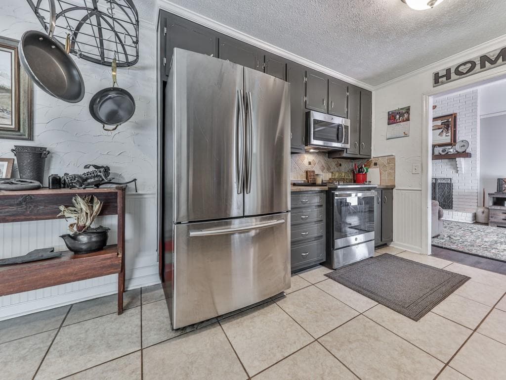 4 bedroom, 3 bathroom, 2,052 sq ft single family residence for sale at 132 Little Brook Drive, Woodstock, GA 30188 — photo 6