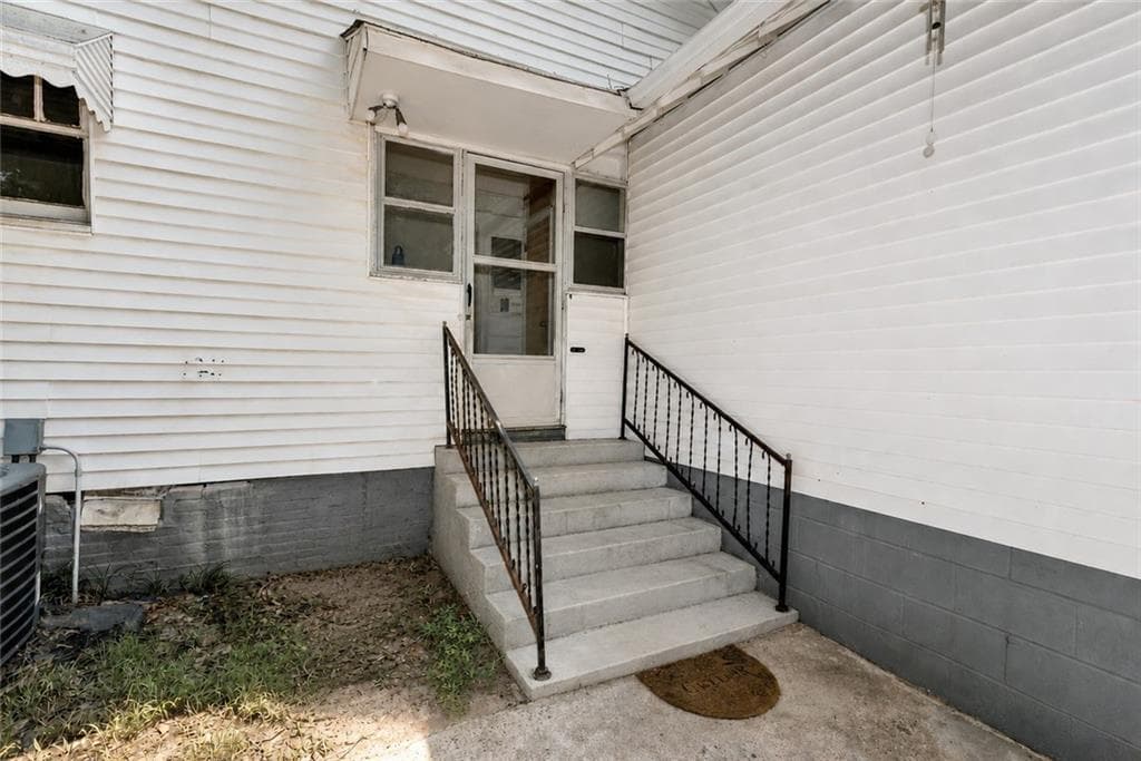 3 bedroom, 2 bathroom, 1,376 sq ft single family residence for sale at 267 Washington Street, Jefferson, GA 30549 — photo 6