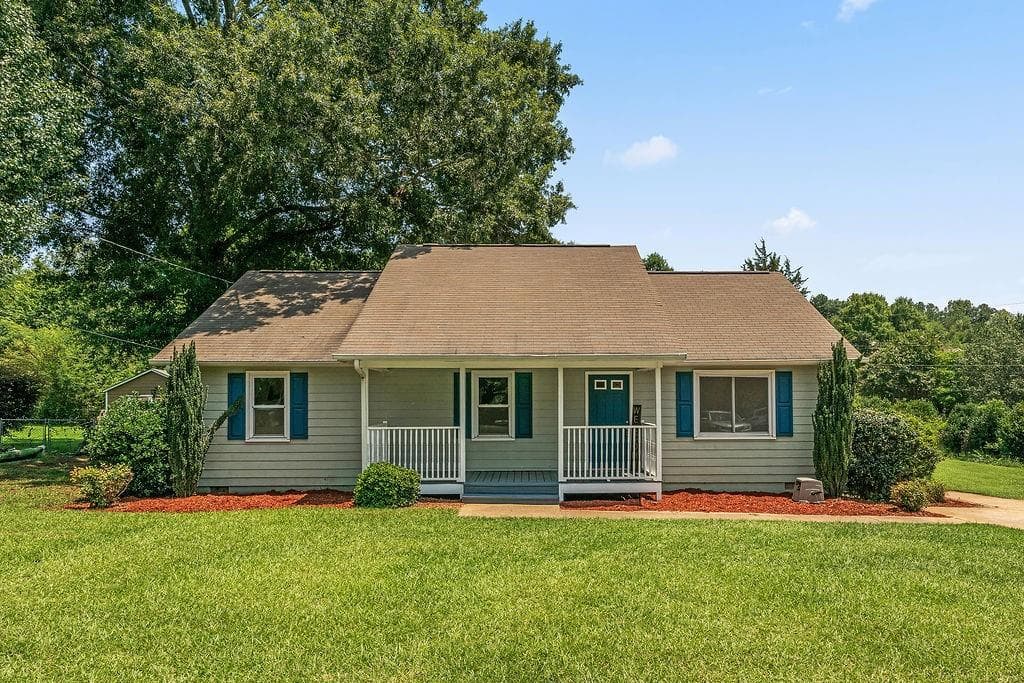 3 bedroom, 2 bathroom, 1,344 sq ft single family residence for sale at 135 Manning Mill Road, Adairsville, GA 30103 — photo 1 of 25
