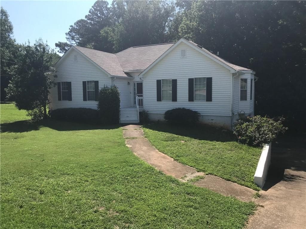 3 bedroom, 2 bathroom, 1,551 sq ft single family residence for rent at 4197 Sterling Pointe Drive, Douglasville, GA 30135 for $1,845 a month — photo 2