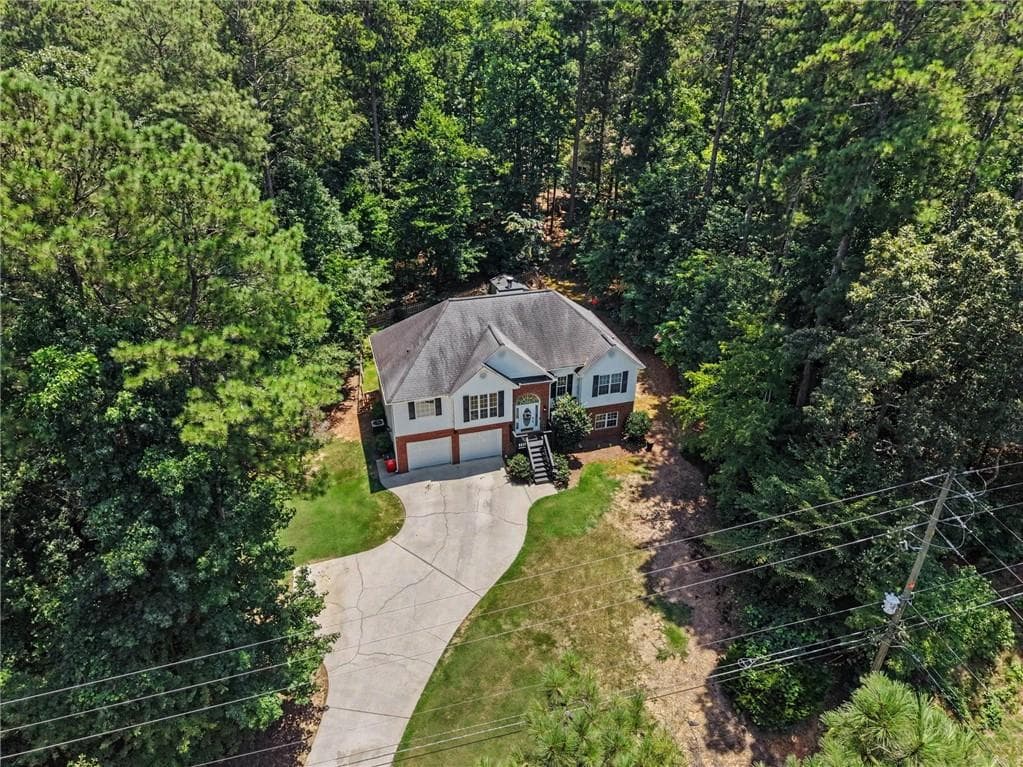 4 bedroom, 3 bathroom, 2,383 sq ft single family residence for sale at 5220 Woodmont Drive, Villa Rica, GA 30180 — photo 2