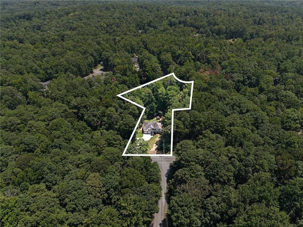 4 bedroom, 3 bathroom, 2,383 sq ft single family residence for sale at 5220 Woodmont Drive, Villa Rica, GA 30180 — photo 3