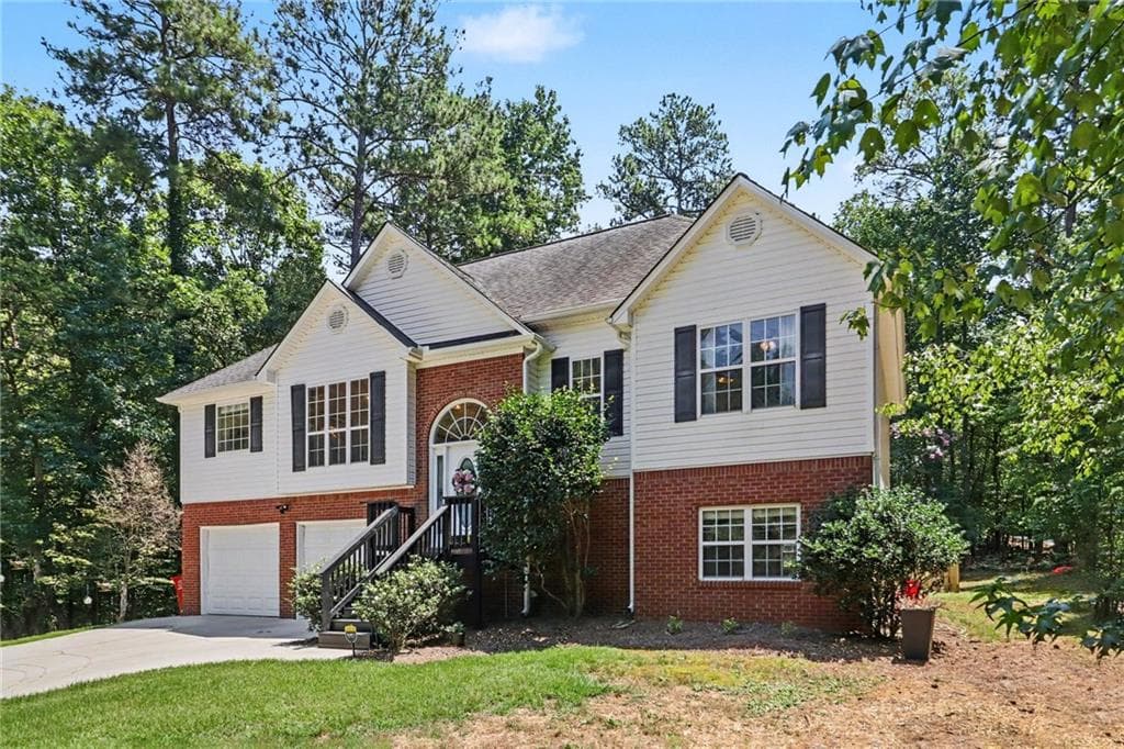 4 bedroom, 3 bathroom, 2,383 sq ft single family residence for sale at 5220 Woodmont Drive, Villa Rica, GA 30180 — photo 4