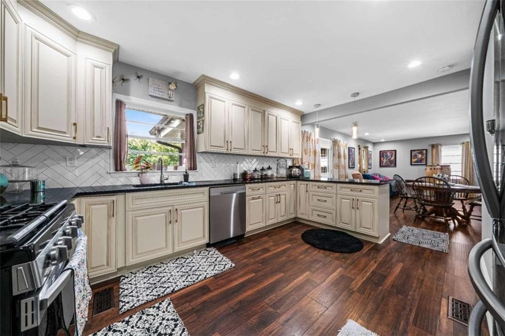 4 bedroom, 2 bathroom, 2,245 sq ft single family residence for sale at 5 Robin Street, Rome, GA 30165 — photo 8