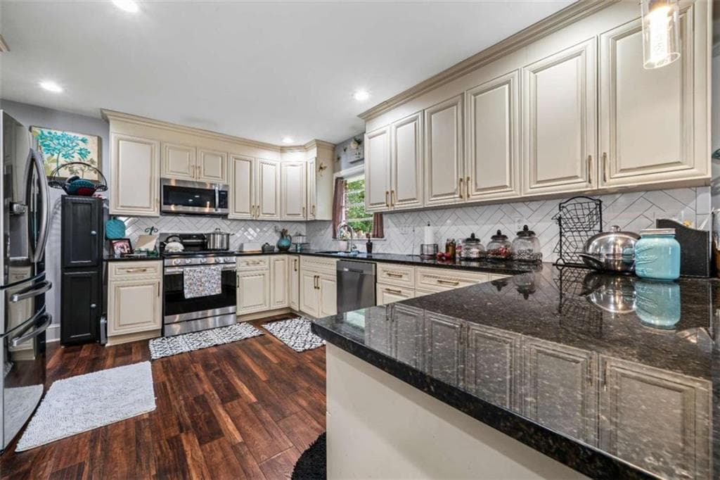 4 bedroom, 2 bathroom, 2,245 sq ft single family residence for sale at 5 Robin Street, Rome, GA 30165 — photo 9