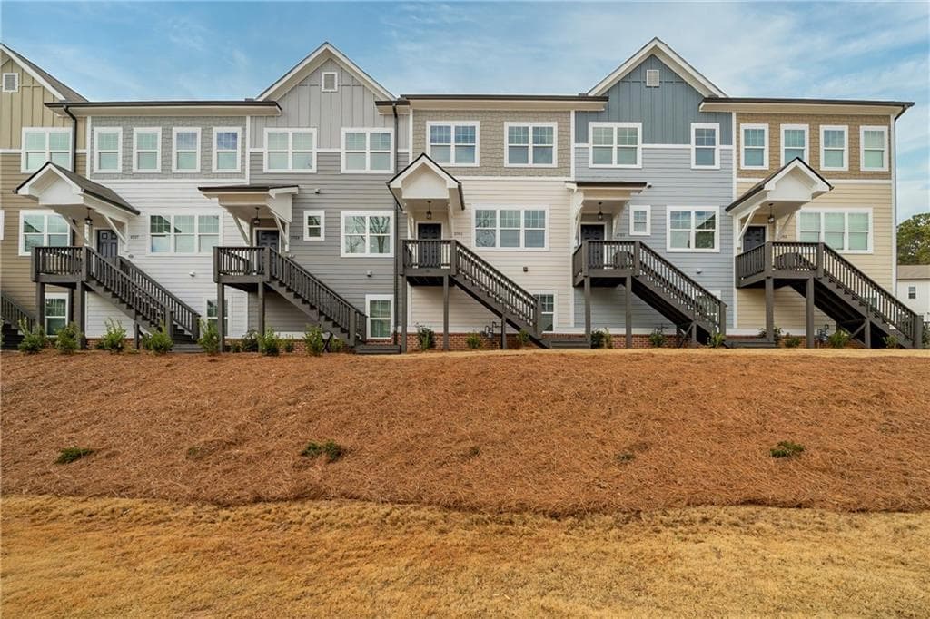 4 bedroom, 4 bathroom, 2,000 sq ft townhouse for rent at 3761 Oxford Circle, Atlanta, GA 30340 for $2,895 a month