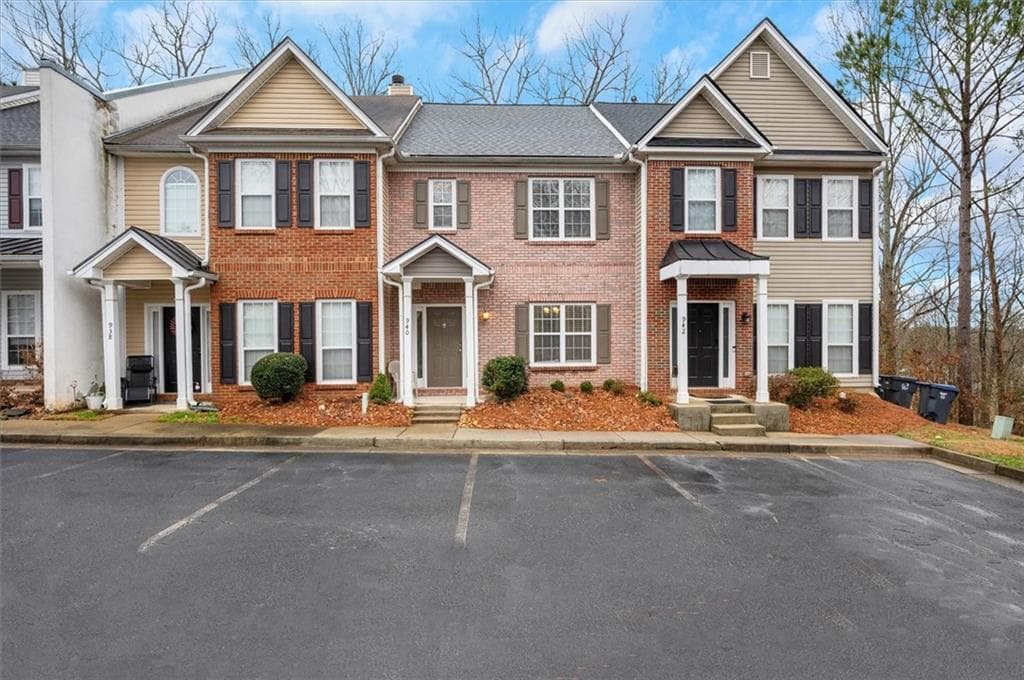 2 bedroom, 3 bathroom, 1,560 sq ft townhouse for rent at 940 Tree Creek Boulevard, Lawrenceville, GA 30043 for $2,350 a month — photo 2